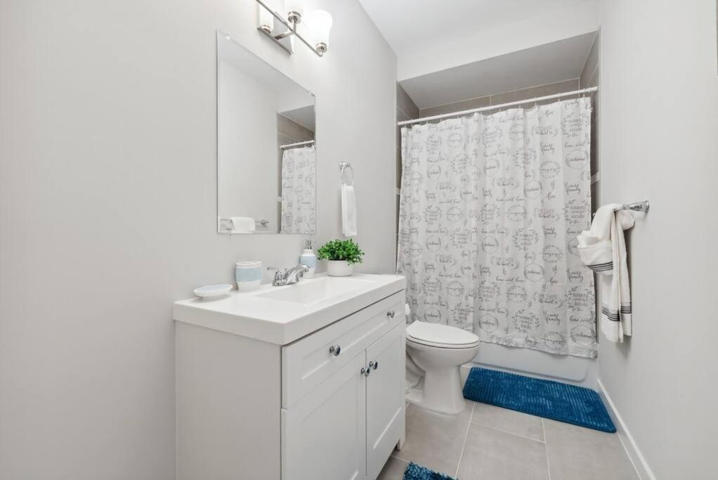 Spacious 3Bedroom Duplex With Rooftop Deck! 워싱턴 외부 사진