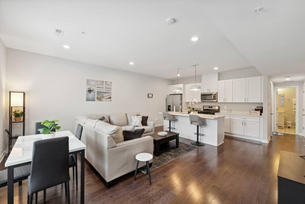 Spacious 3Bedroom Duplex With Rooftop Deck! 워싱턴 외부 사진
